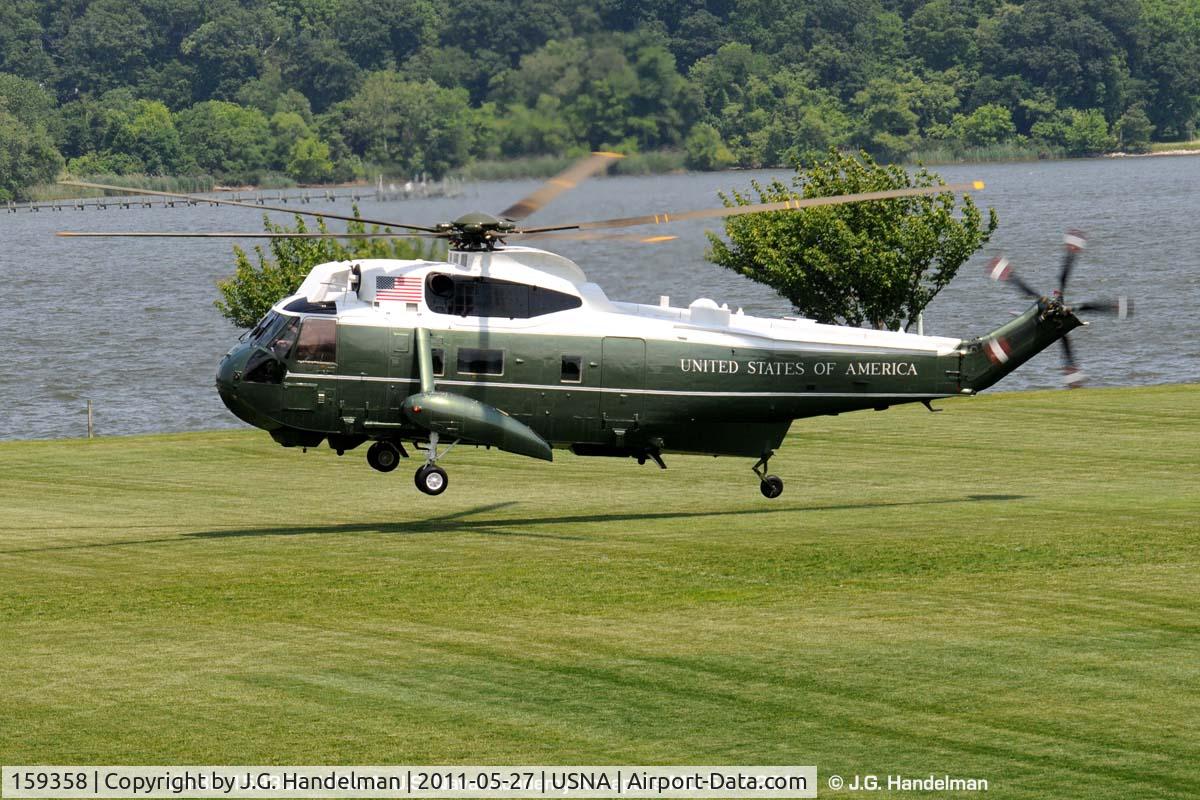 159358, Sikorsky VH-3D Sea King C/N 61732, lift off at USNA