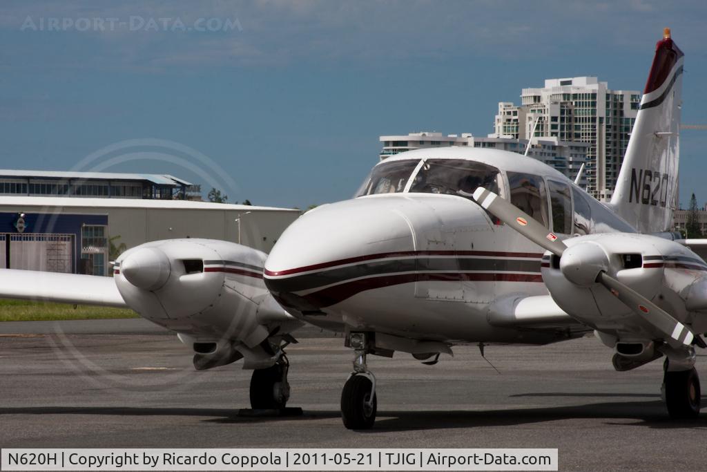 N620H, 1979 Piper PA-23-250 C/N 27-7954074, Starting the engines at Isla Grande (TJIG), San Juan, Puerto Rico