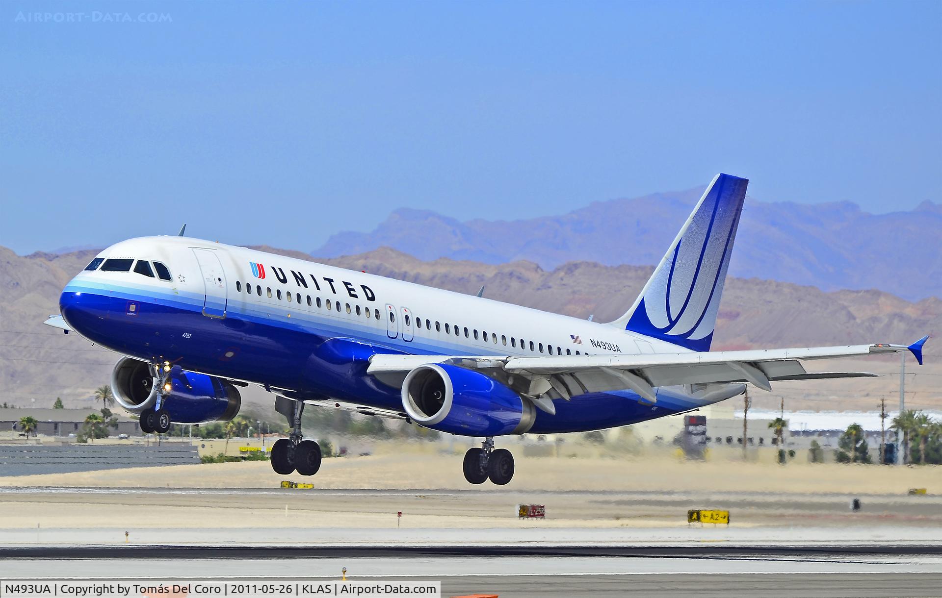N493UA, 2002 Airbus A320-232 C/N 1821, United Airlines Airbus A320-232 N493UA / 4893 (cn 1821)

Las Vegas - McCarran International (LAS / KLAS)
USA - Nevada, May 26, 2011
Photo: Tomás Del Coro