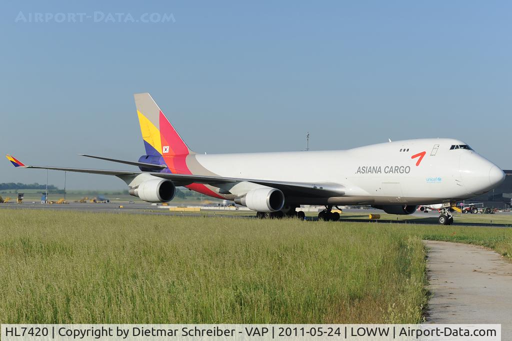 HL7420, 1995 Boeing 747-48EF (SCD) C/N 25783, Asiana Boeing 747-400