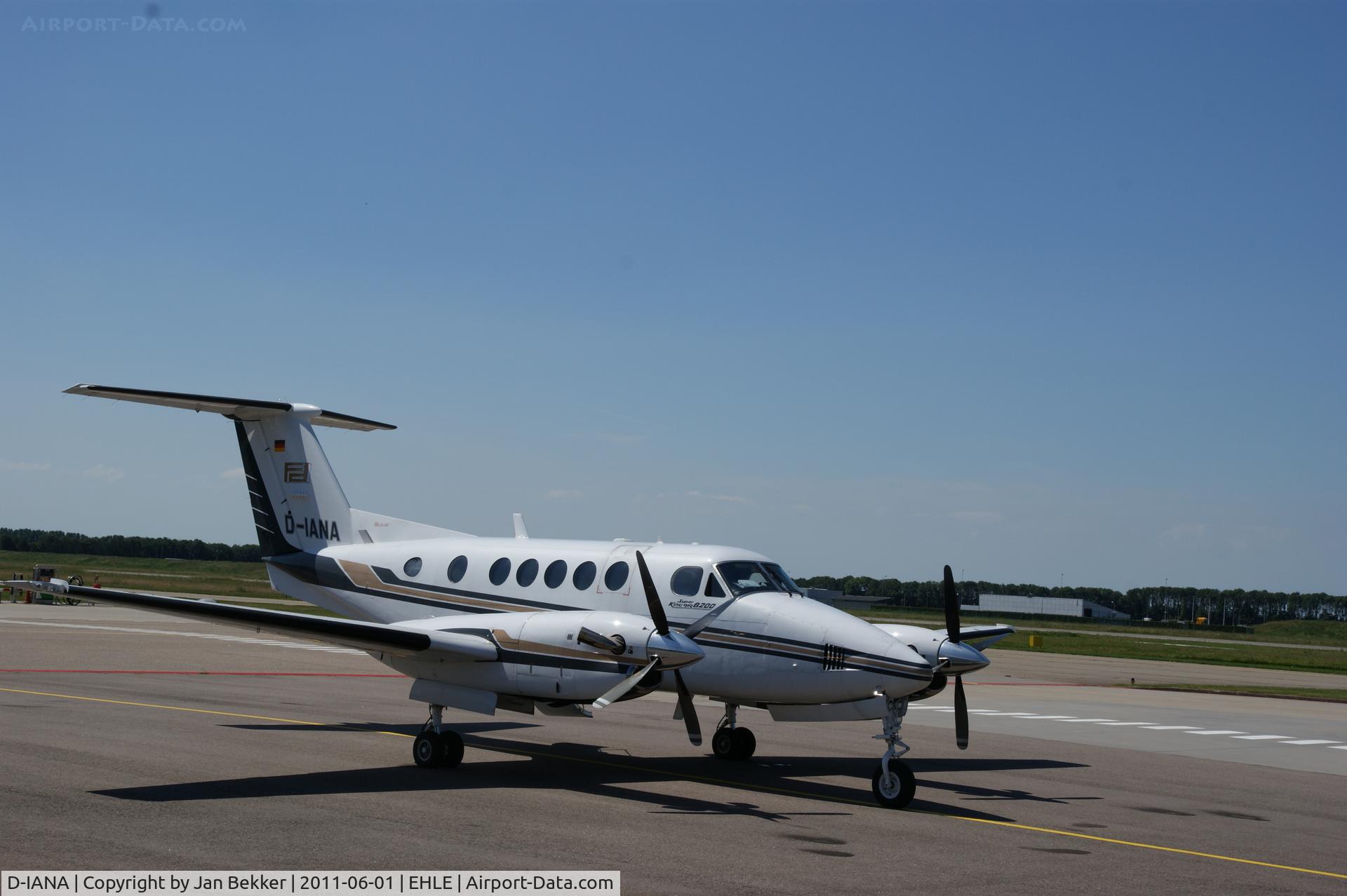 D-IANA, 1995 Beech B200 Super King Air King Air C/N BB-1517, Platform Lelystad