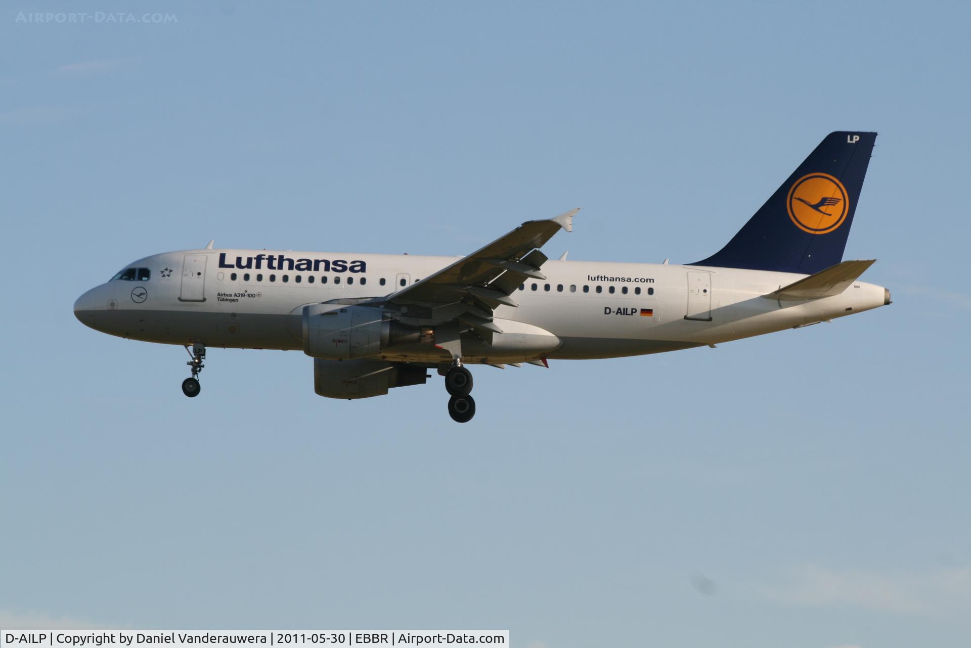 D-AILP, 1997 Airbus A319-114 C/N 717, Early arrival of flight LH1004 to RWY 25L