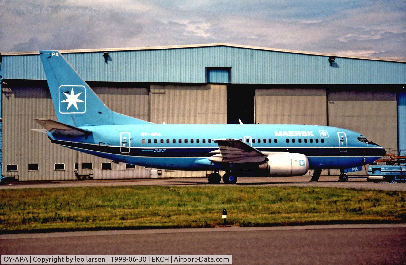 OY-APA, 1996 Boeing 737-5L9 C/N 28083, OY-APG at Maersk Hangar 30.6.98