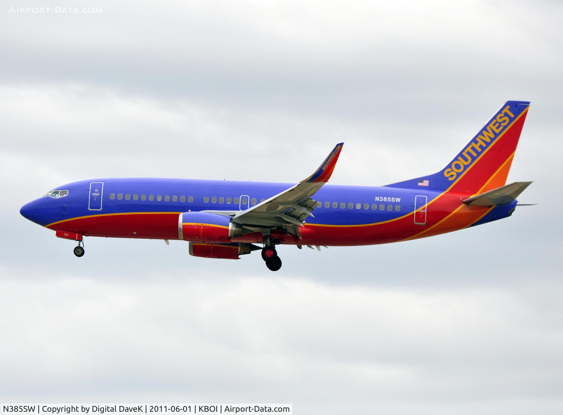 N385SW, 1994 Boeing 737-3H4 C/N 26600, Approach at KBOI