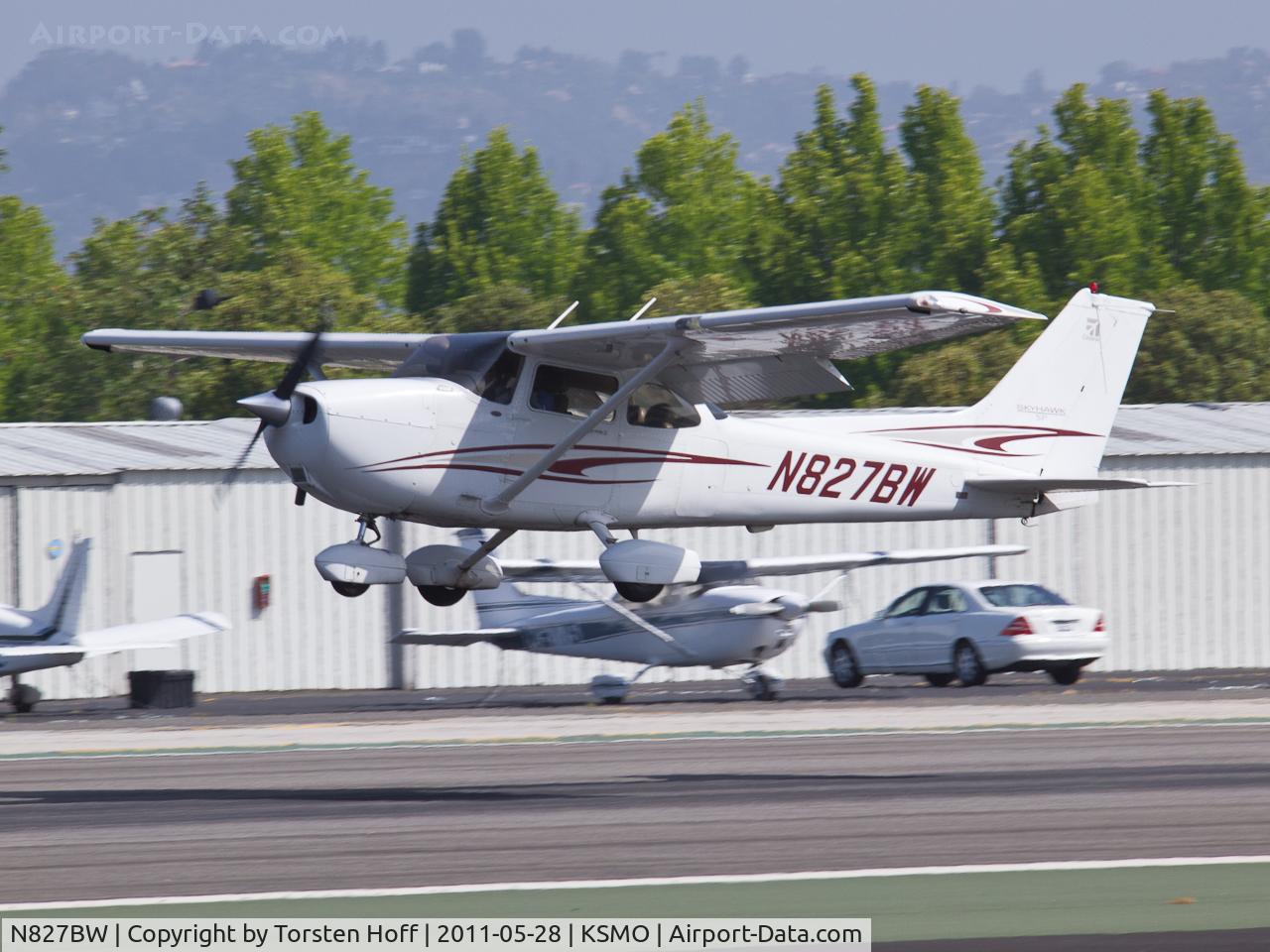 N827BW, Cessna 172S C/N 172S9841, N827BW arriving on RWY 21