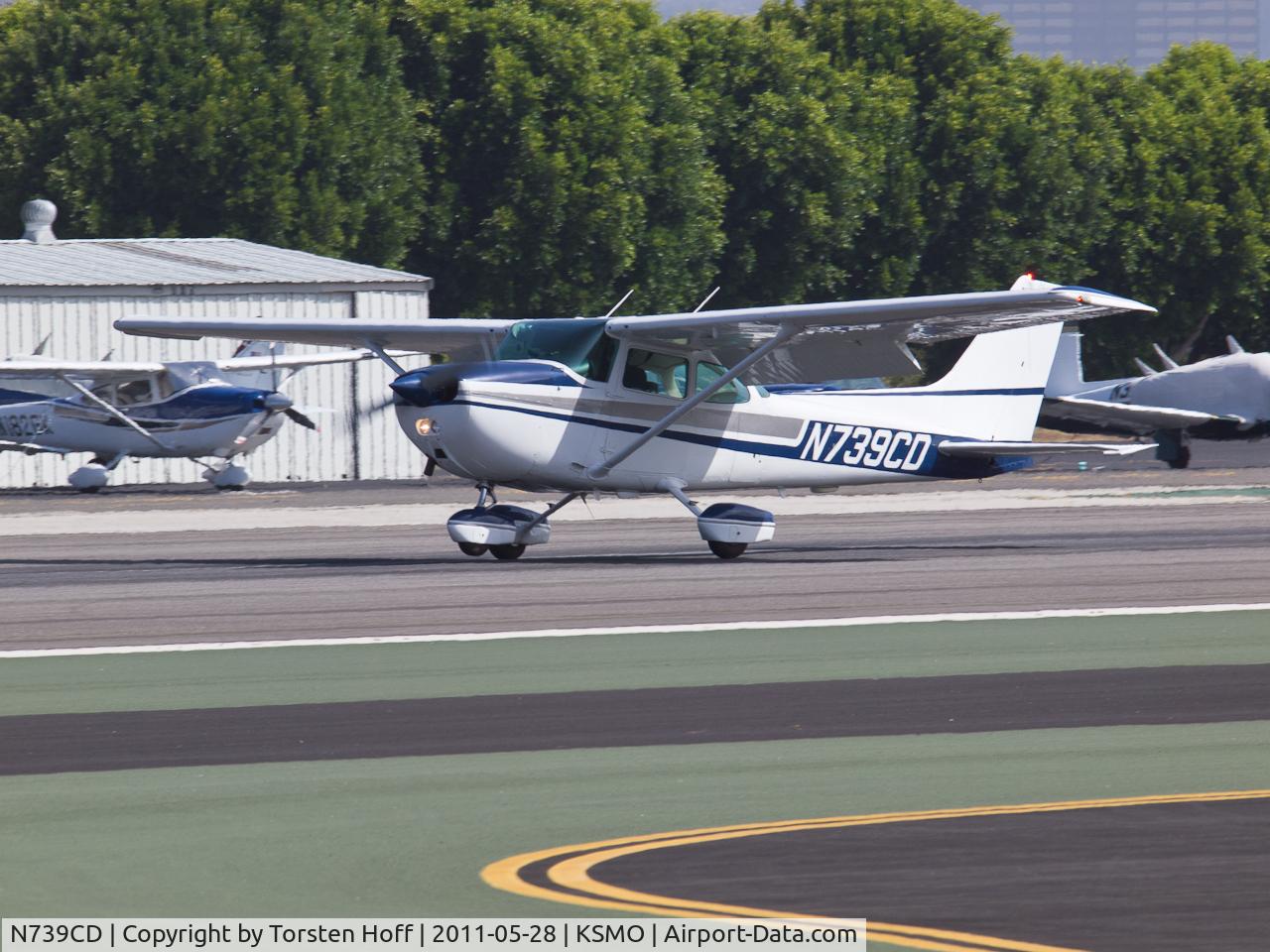 N739CD, 1978 Cessna 172N C/N 17270429, N739CD arriving on RWY 21