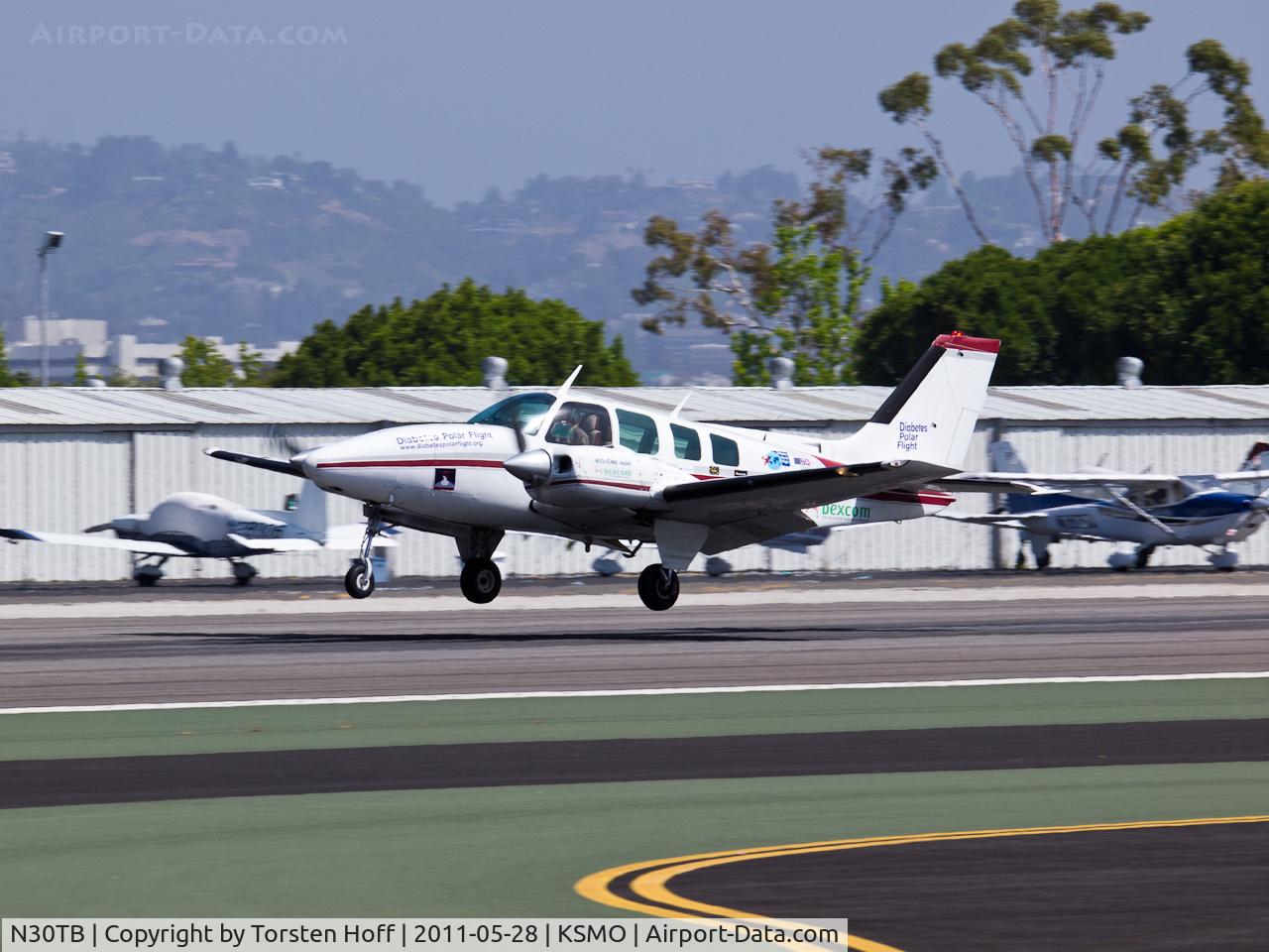 N30TB, 1970 Beech 58 Baron C/N TH-74, N30TB arriving on RWY 21