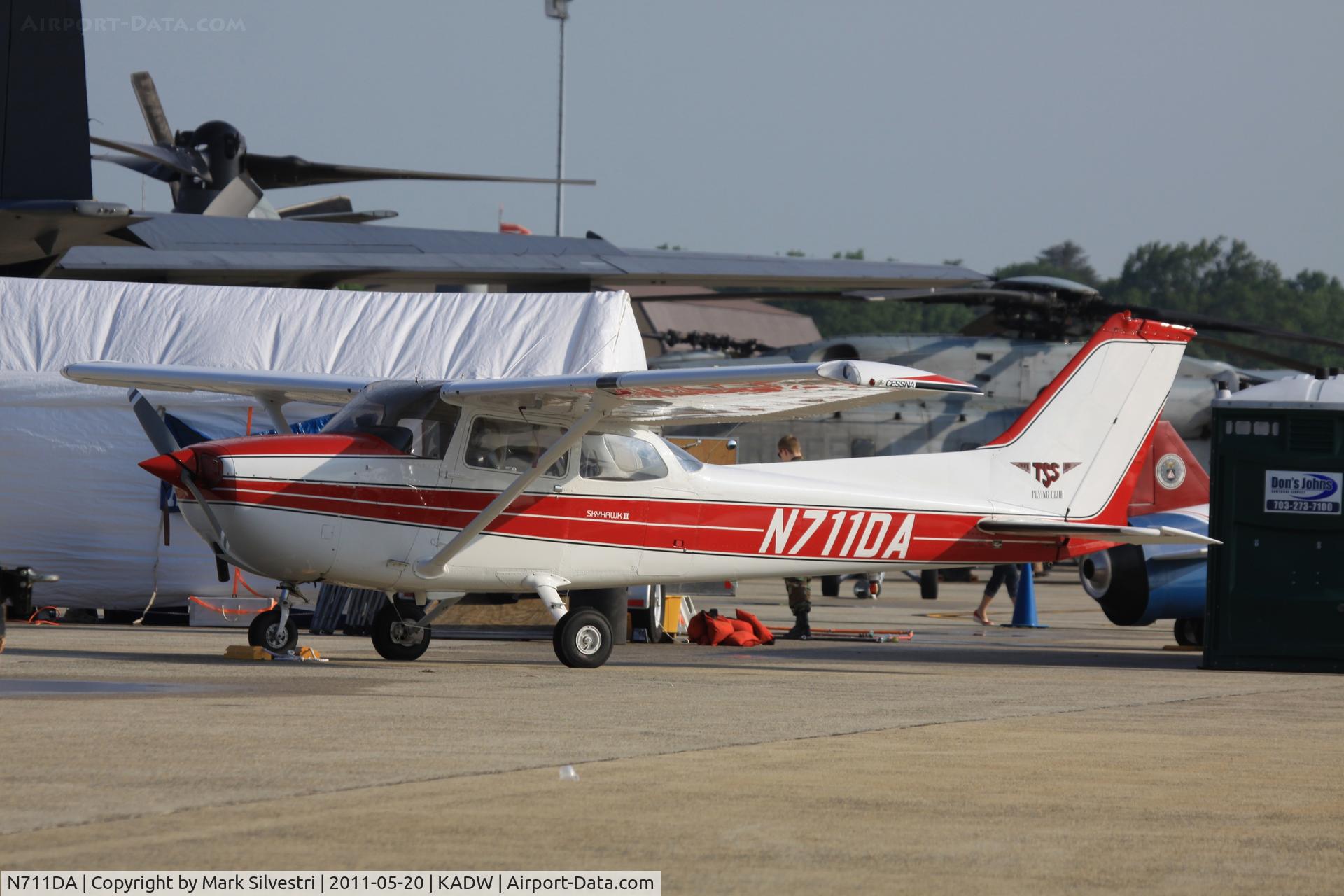 N711DA, 1976 Cessna 172N C/N 17268365, 2011 Joint Base Andrews Airshow