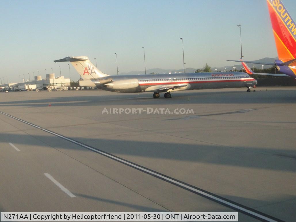 N271AA, 1985 McDonnell Douglas MD-82 (DC-9-82) C/N 49293, Parked west of us while being pushed back