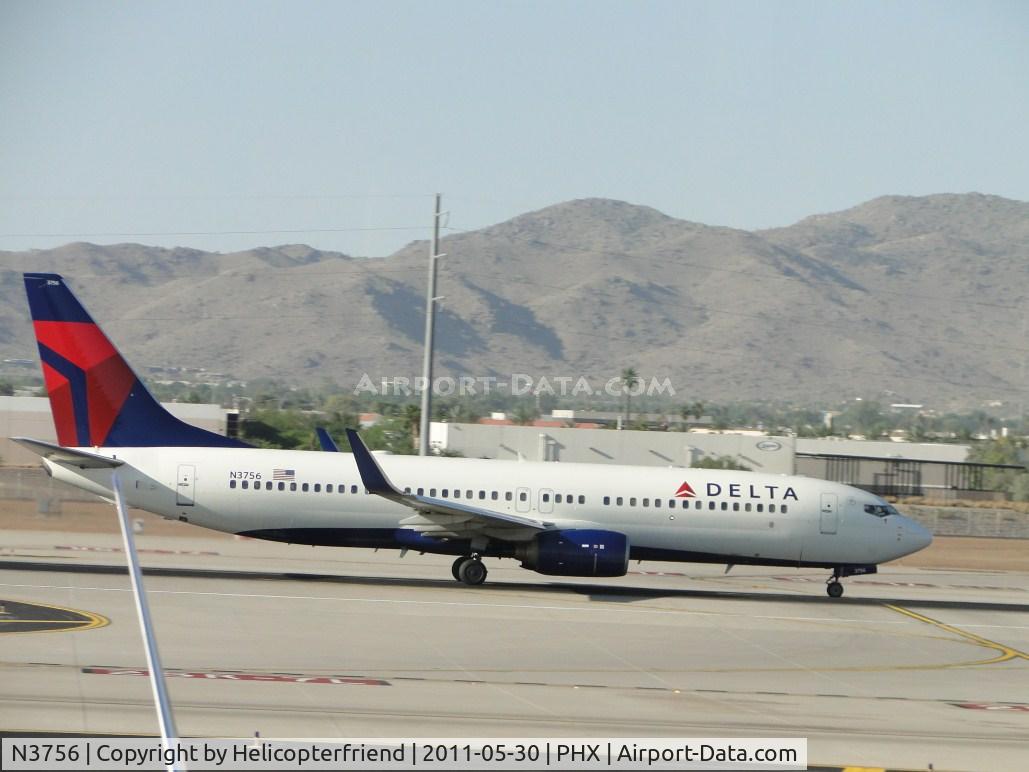 N3756, 2001 Boeing 737-832 C/N 30493, Taking off from runway 25R