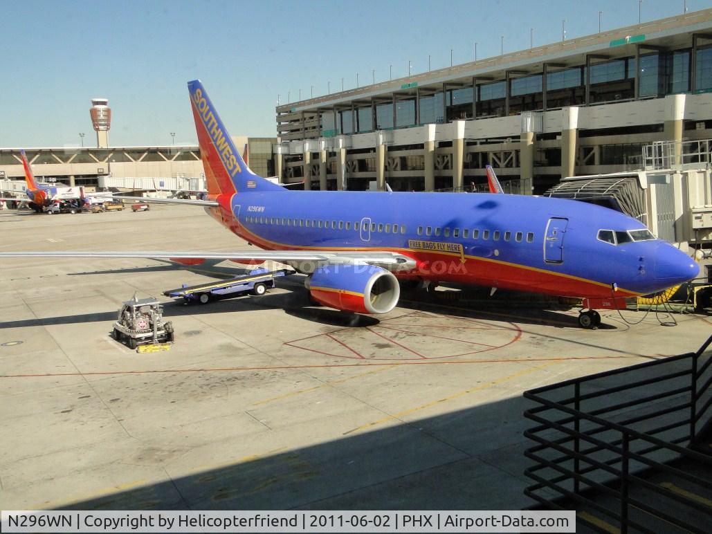 N296WN, 2007 Boeing 737-7H4 C/N 36613, Loading and getting ready to depart