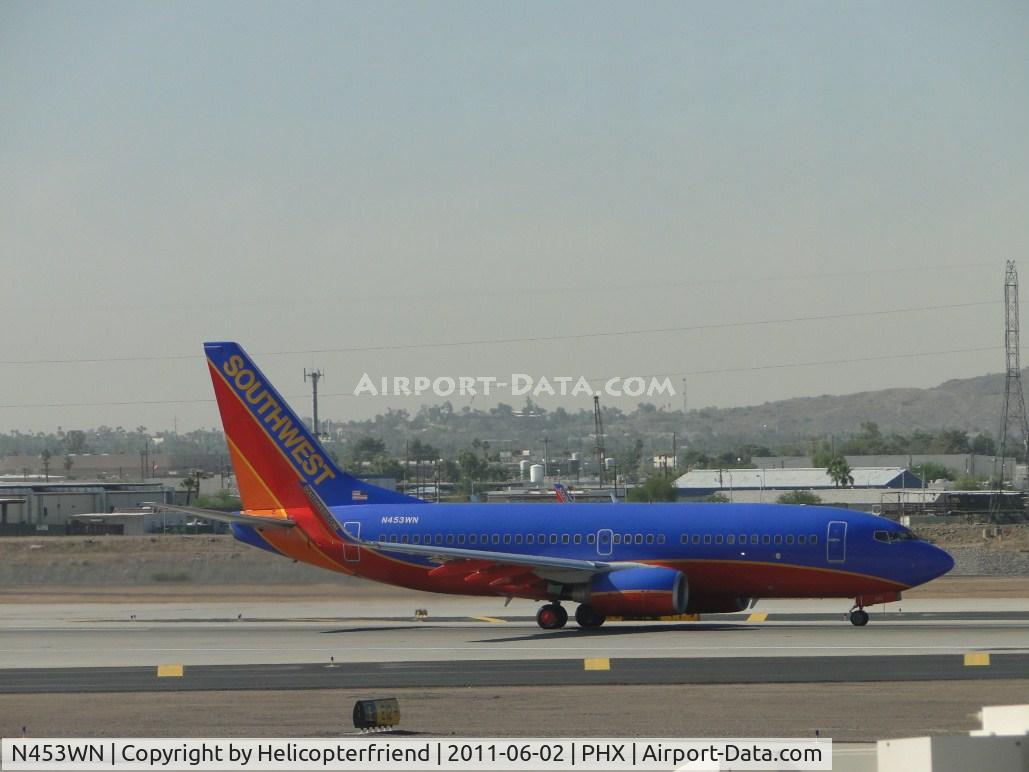 N453WN, 2004 Boeing 737-7H4 C/N 29847, Rolling on take off from runway 25R