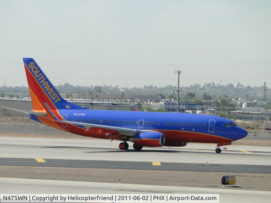 N475WN, 2004 Boeing 737-7H4 C/N 32474, Waiting to take off on runway 25R