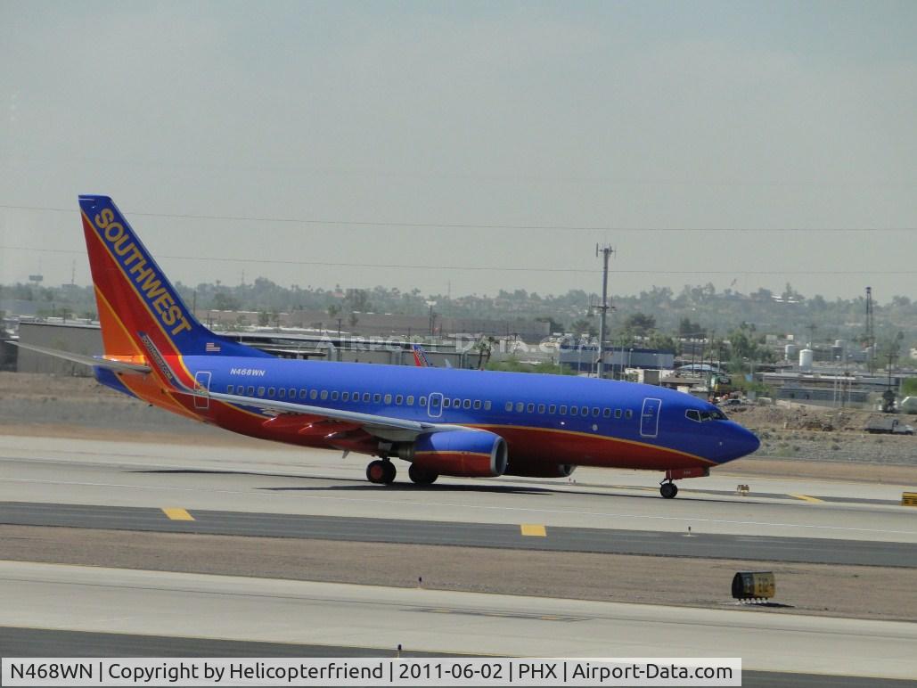 N468WN, 2004 Boeing 737-7H4 C/N 33858, Waiting to take off on runway 25R