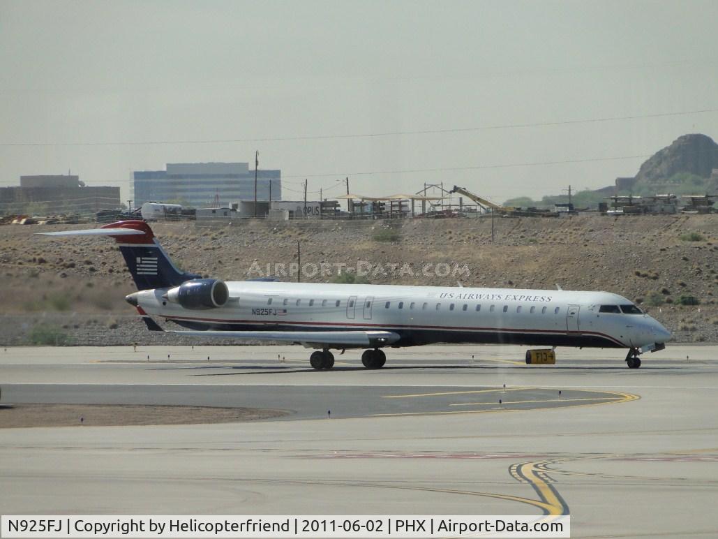 N925FJ, 2004 Bombardier CRJ-900ER (CL-600-2D24) C/N 15025, Preparing to take off on runway 25R