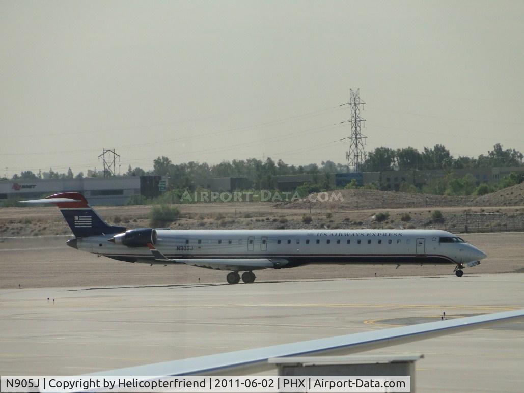 N905J, 2003 Bombardier CRJ-900 (CL-600-2D24) C/N 15005, Taxiing for take off at runway 25R