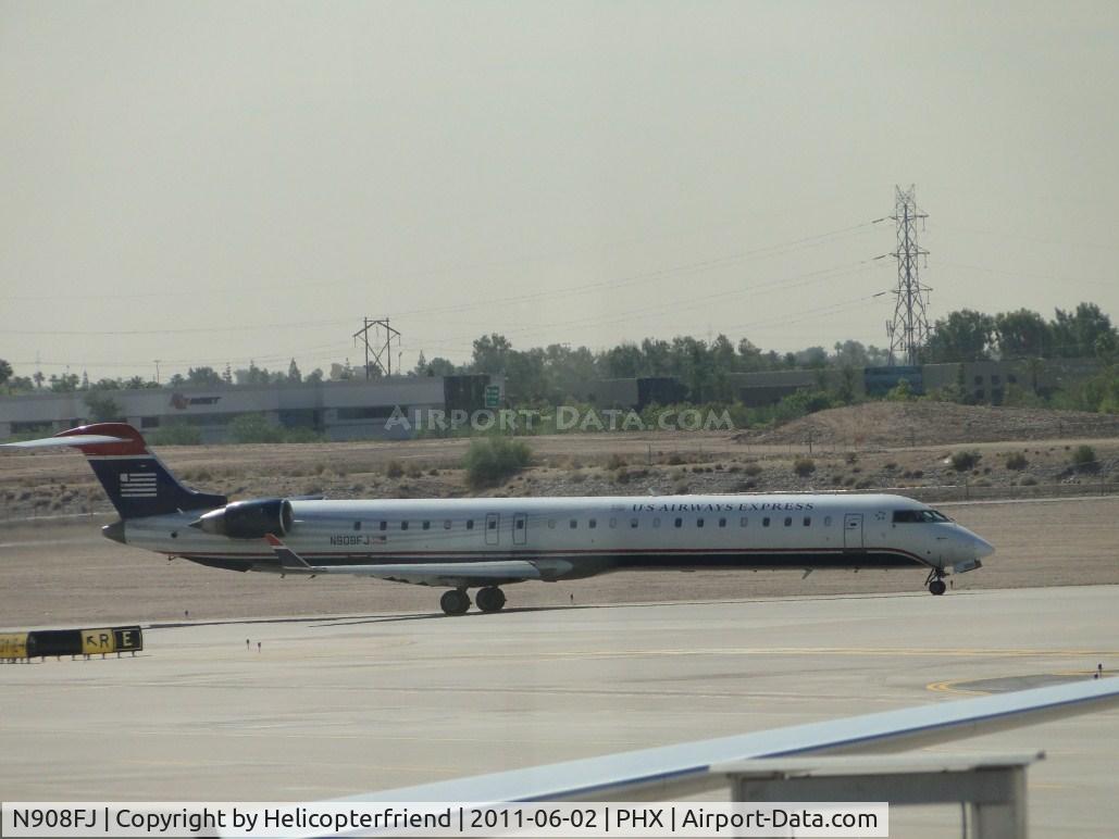 N908FJ, 2003 Bombardier CRJ-900ER (CL-600-2D24) C/N 15008, Taxiing for take off at runway 25R