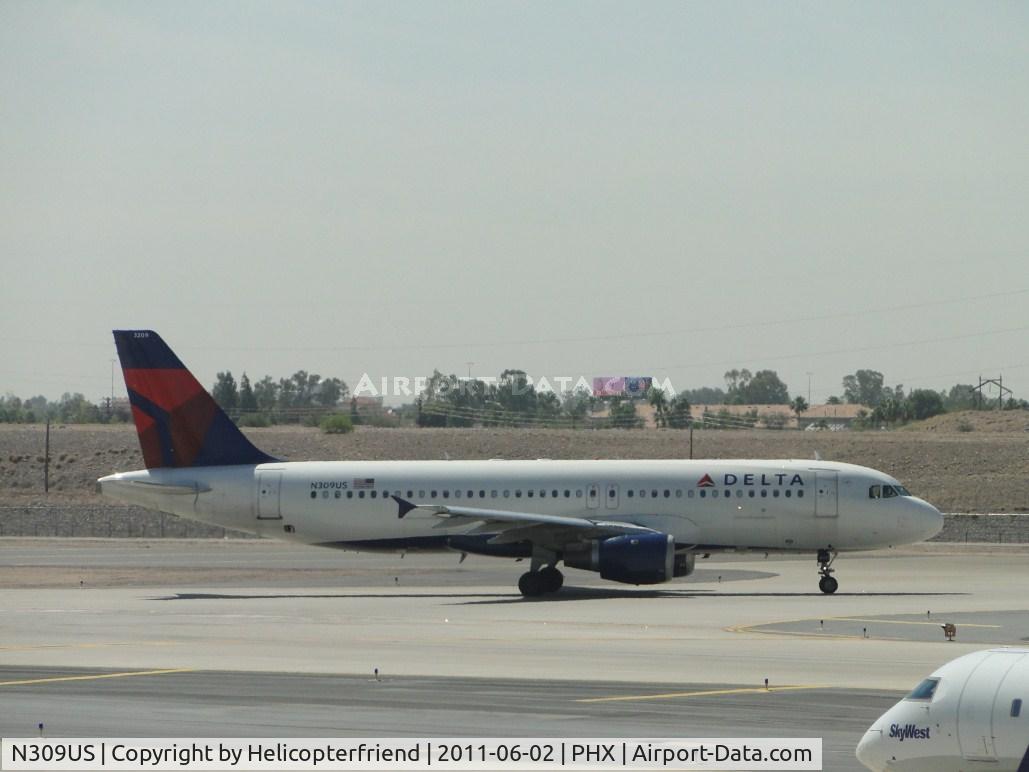 N309US, 1990 Airbus A320-211 C/N 118, Taxiing for take off at runway 25R