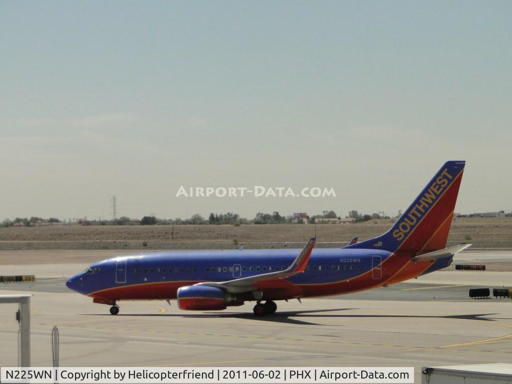 N225WN, 2005 Boeing 737-7H4 C/N 34333, Taxiing for take off at runway 25R