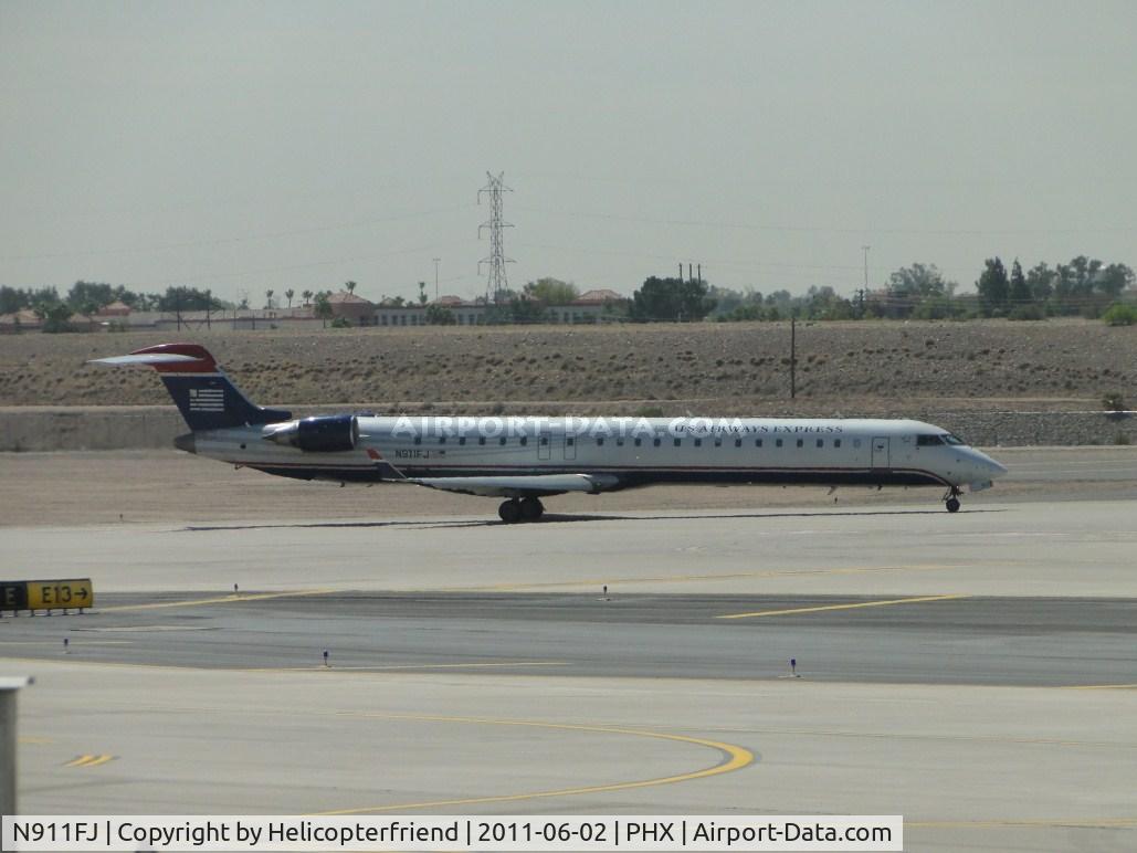 N911FJ, 2003 Bombardier CRJ-900ER (CL-600-2D24) C/N 15011, Taxiing for take off at runway 25R