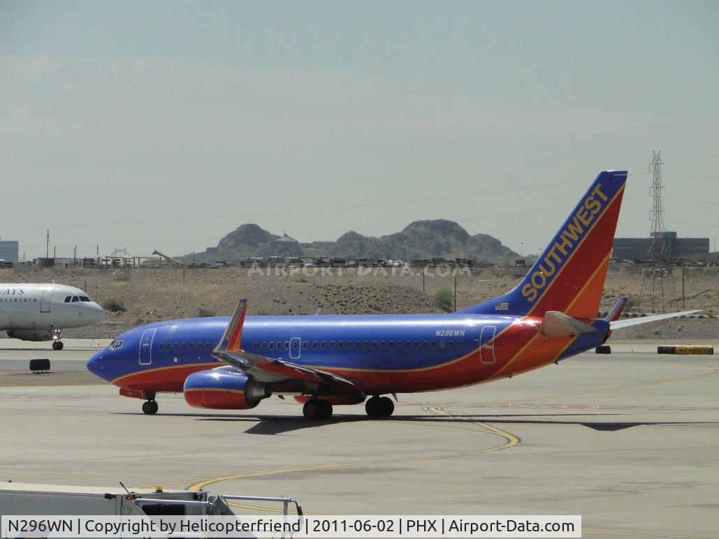 N296WN, 2007 Boeing 737-7H4 C/N 36613, Taxiing for take off at runway 25R