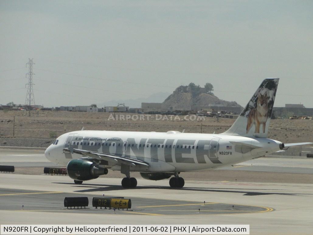 N920FR, 2003 Airbus A319-111 C/N 1997, Taxiing for take off at runway 25R