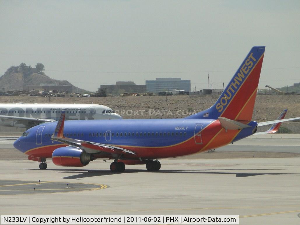 N233LV, 2006 Boeing 737-7H4 C/N 32501, Taxiing for take off at runway 25R