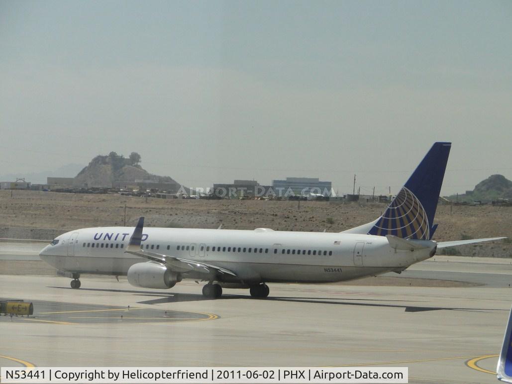 N53441, 2009 Boeing 737-924/ER C/N 30131, Taxiing for take off at runway 25R