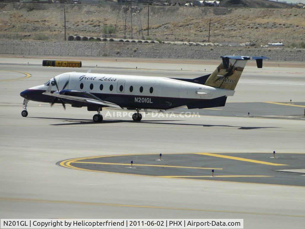 N201GL, 1996 Beech 1900D C/N UE-201, Taxiing for take off at runway 25R