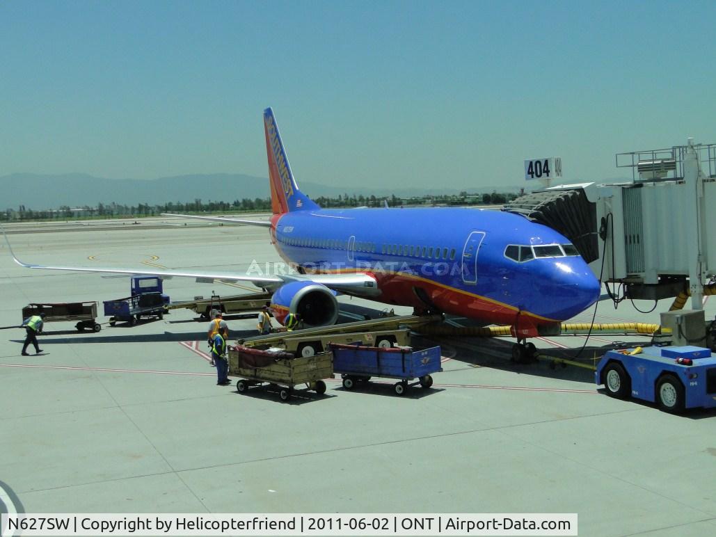 N627SW, 1996 Boeing 737-3H4 C/N 27935, Parked and unloading after arriving from Phoenix, Arizona