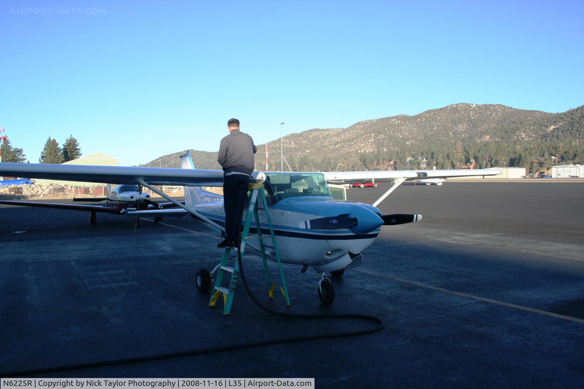 N6225R, 1979 Cessna 172RG Cutlass RG C/N 172RG0122, Gassing up in Big Bear for our flight to Buckeye, Az.