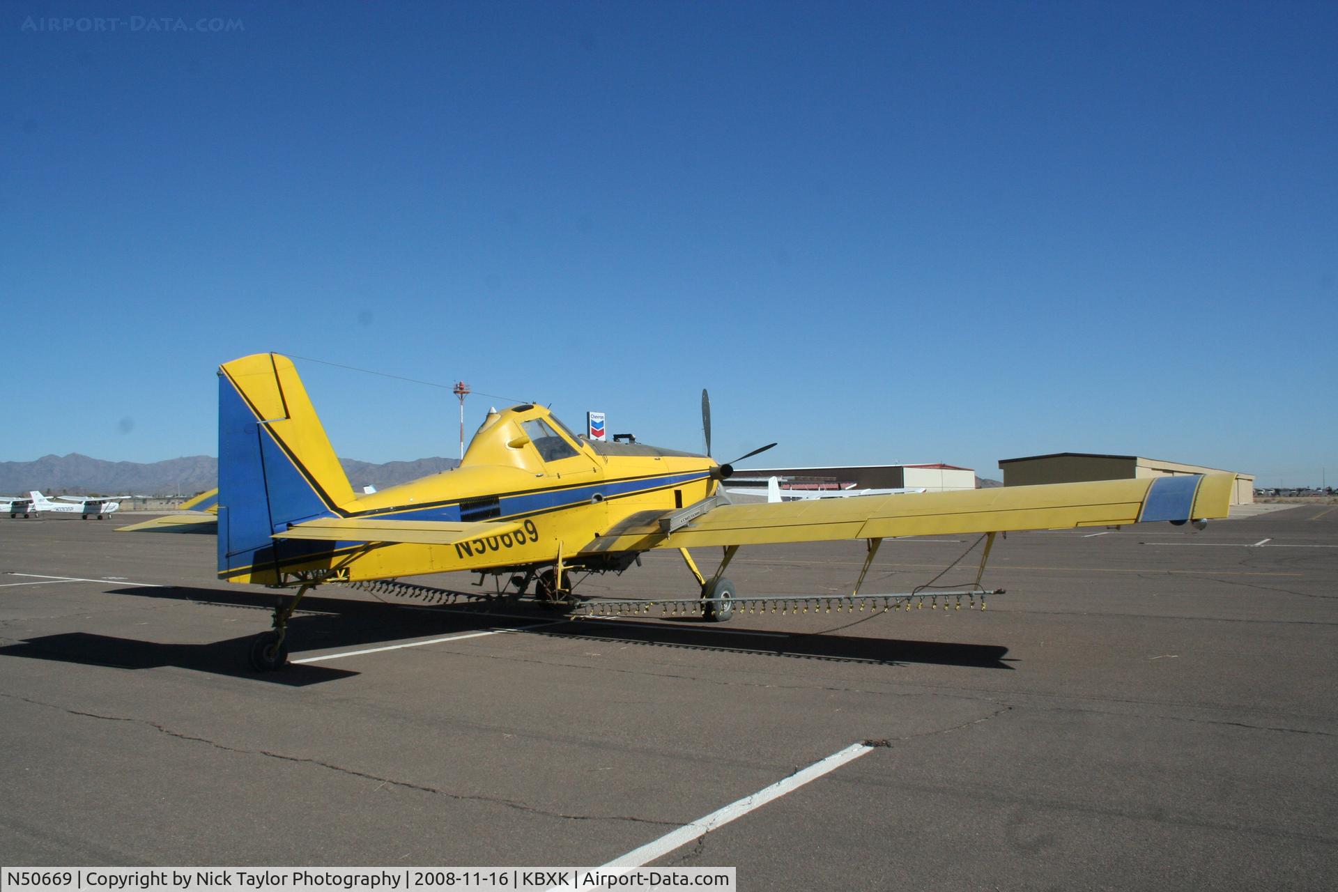 N50669, 1997 Air Tractor Inc AT-602 C/N 602-0447, Parked on the ramp at buckeye. Sure smelled like chemicals!