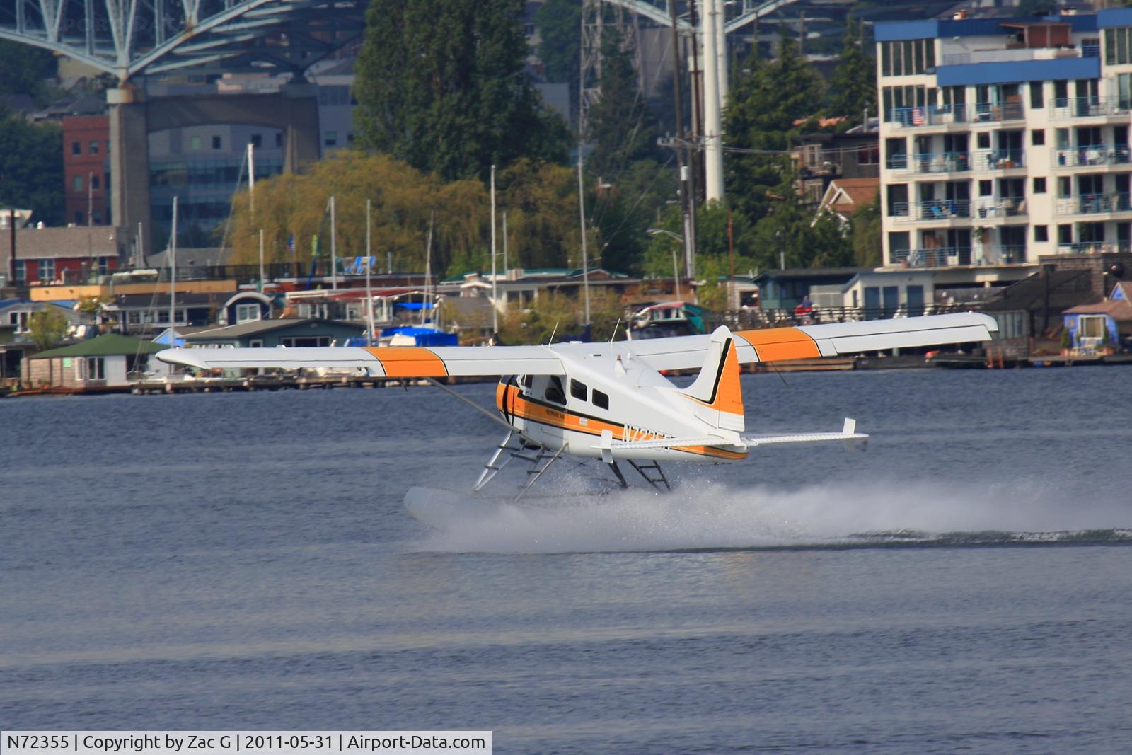 N72355, 1957 De Havilland Canada U-6A Beaver C/N 1164, Taking off in Lake Union.