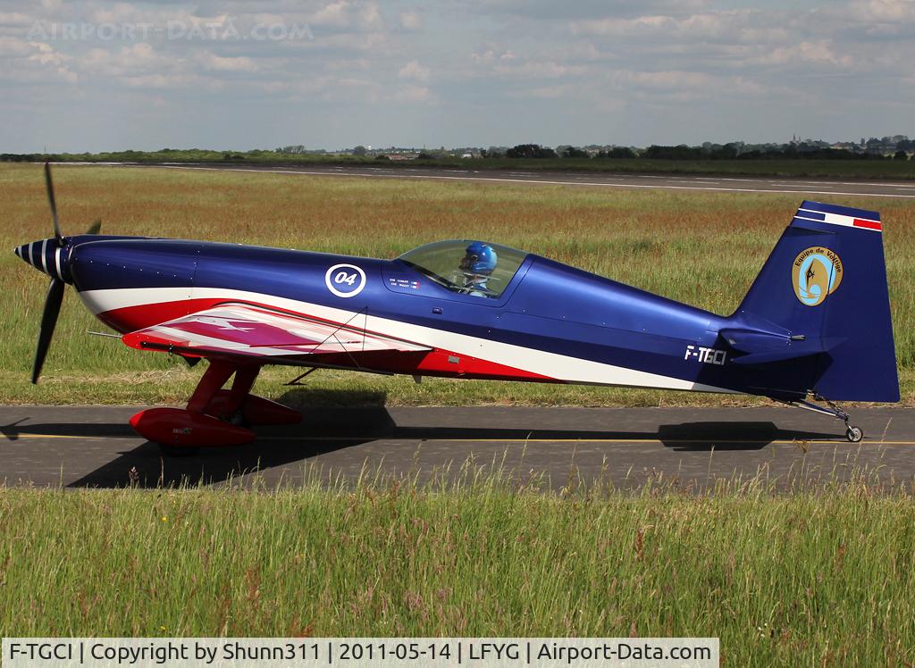 F-TGCI, Extra EA-330SC C/N 04, Taxiing to the Airclub...