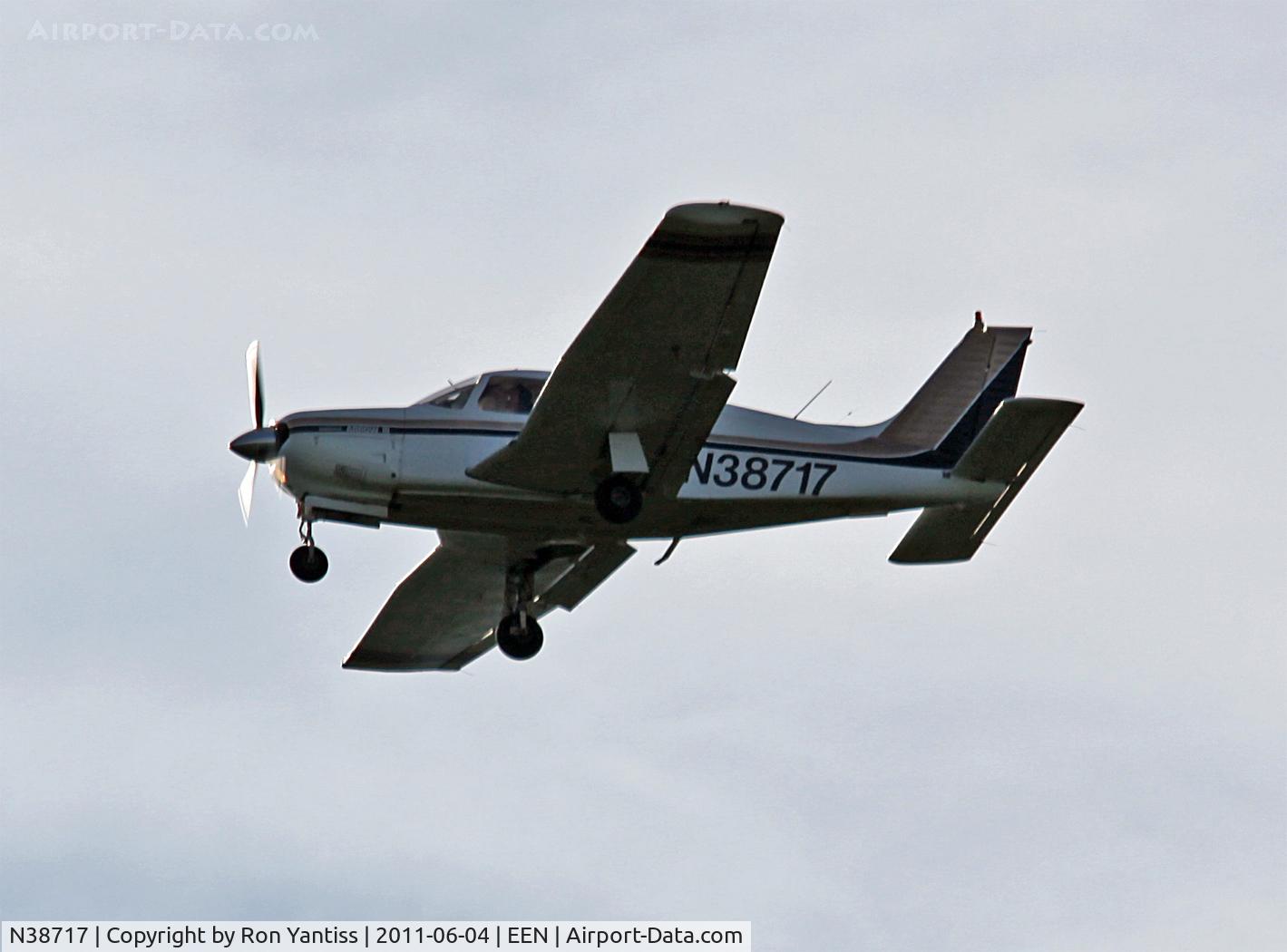 N38717, 1977 Piper PA-28R-201 Cherokee Arrow III C/N 28R-7737110, On approach to Keene, NH 6/4/2011