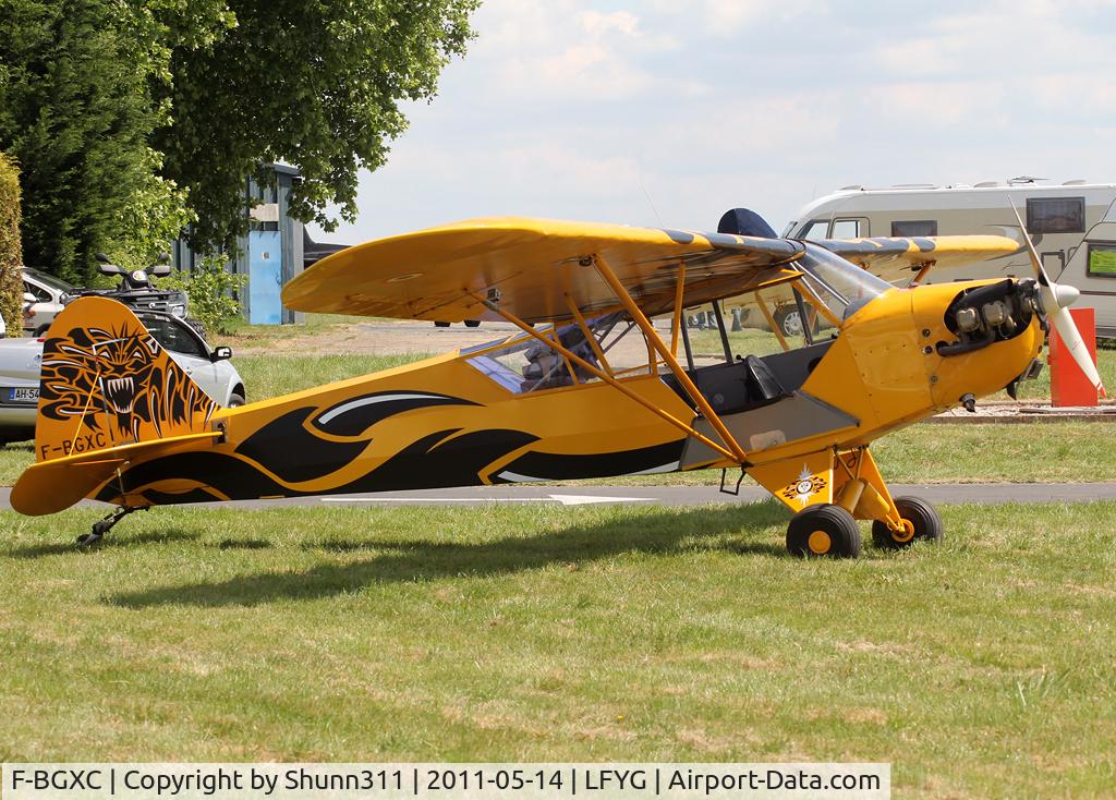 F-BGXC, 1943 Piper L-4H Grasshopper (J3C-65D) C/N 11446, Stand in the grass... Special Tiger c/s for Tiger Meet 2011...