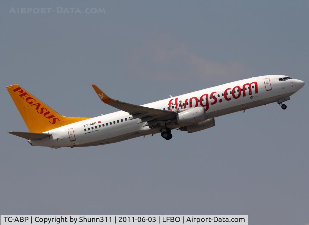 TC-ABP, 2010 Boeing 737-82R C/N 40876, Taking off rwy 32R