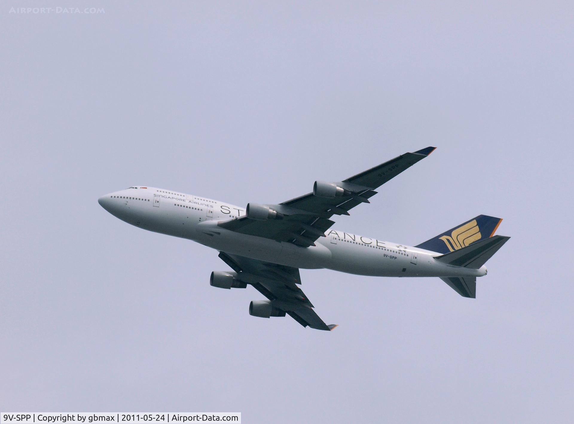 9V-SPP, 2001 Boeing 747-412 C/N 28029, Flying over Mineola, NY, going to a landing at JFK
