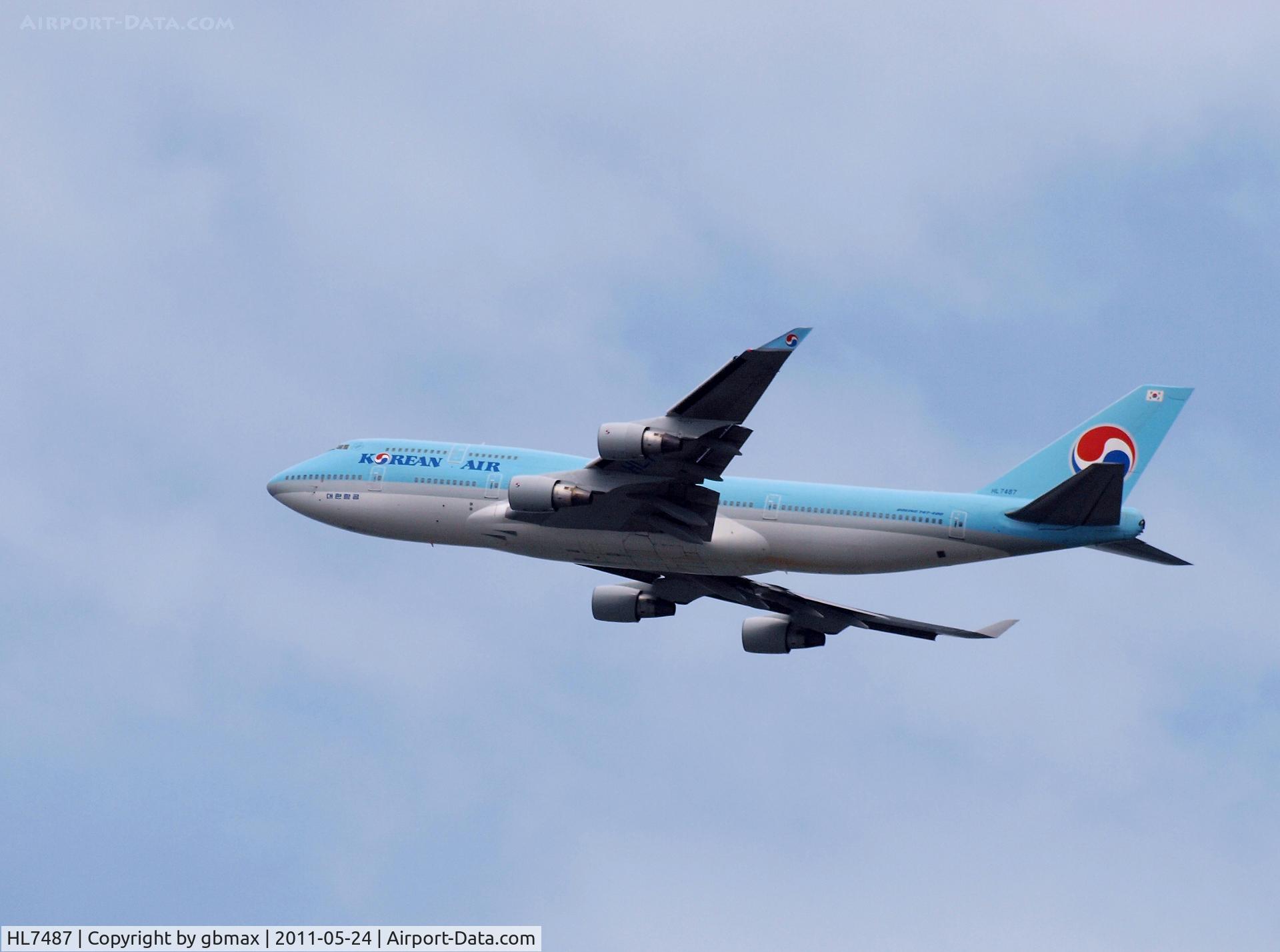 HL7487, 1992 Boeing 747-4B5 C/N 26393, Flying over Mineola, NY, going to a landing at JFK