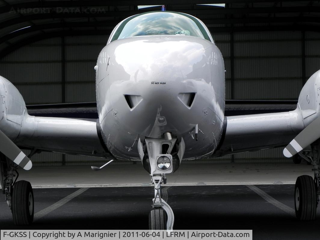 F-GKSS, 1971 Beech 58 Baron C/N TH-154, F-GKSS' big nose as she sits in front of hangar 'Kilo'
