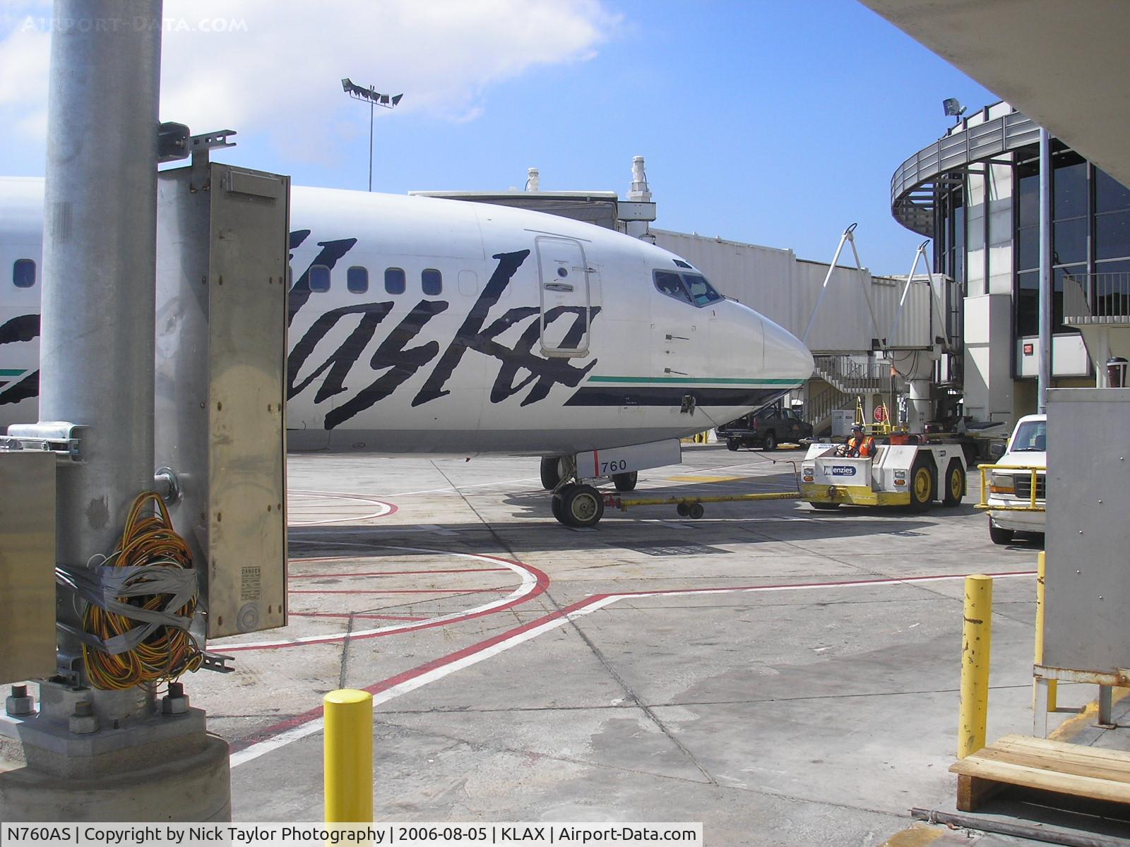 N760AS, 1992 Boeing 737-4Q8 C/N 25098, Getting ready to push out of Gate 36B