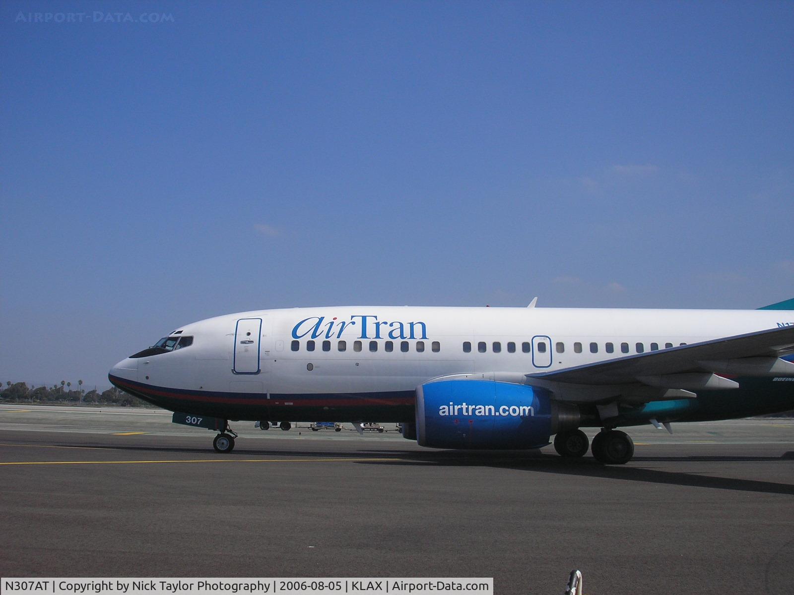 N307AT, 2006 Boeing 737-7BD C/N 34862, Departing for Atlanta