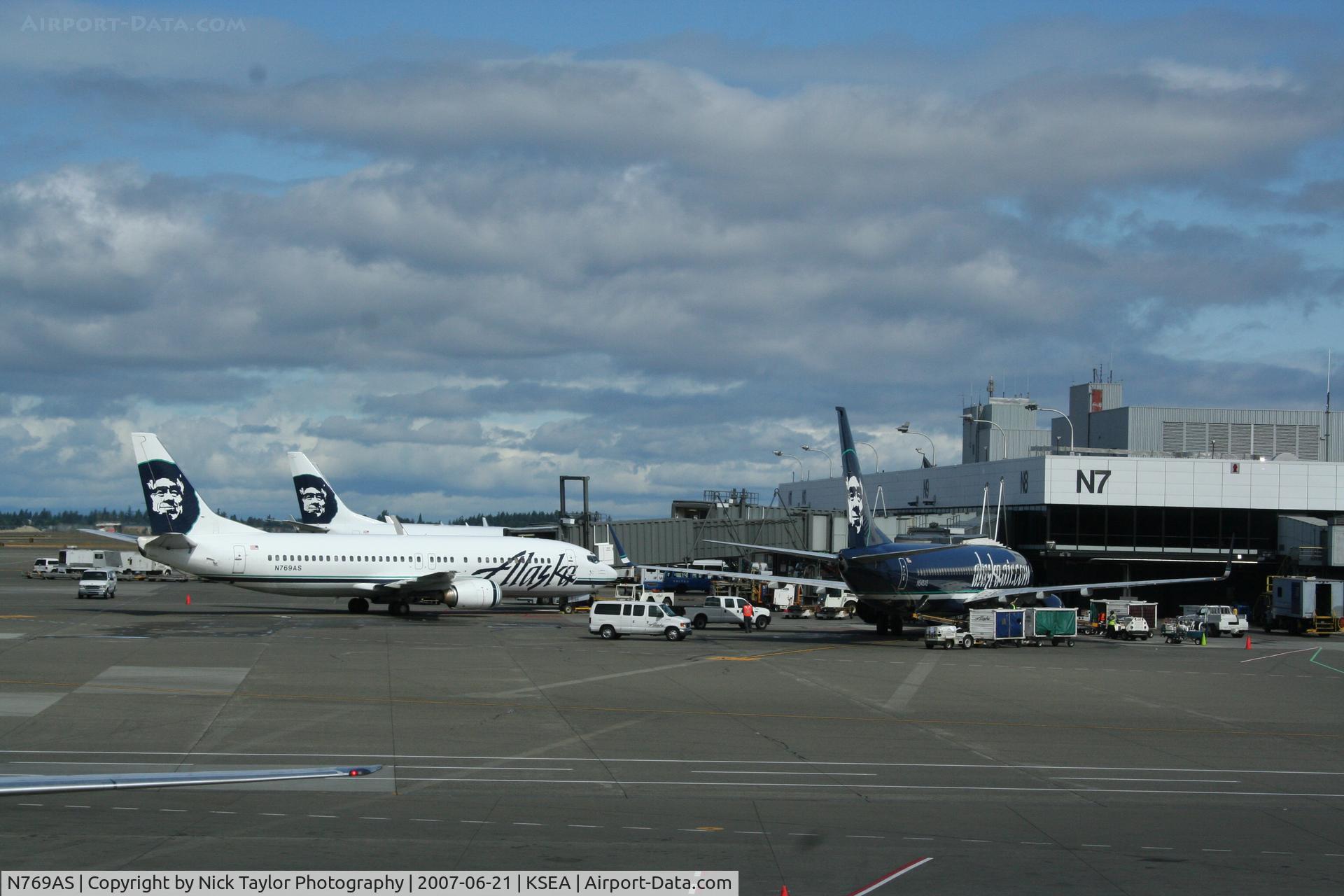 N769AS, 1993 Boeing 737-4Q8 C/N 25103, Parked with company