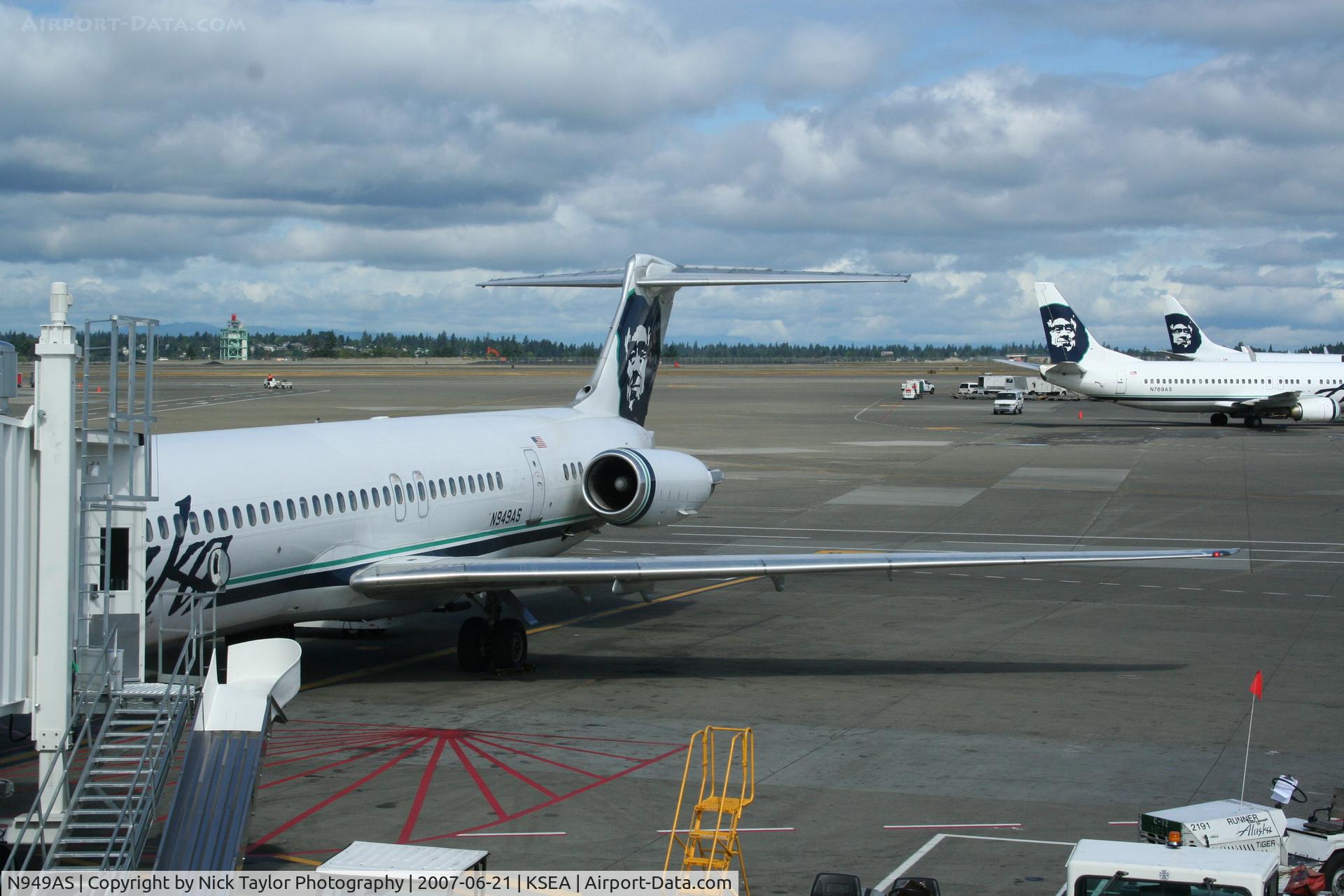 N949AS, 1990 McDonnell Douglas MD-83 (DC-9-83) C/N 53022, SEA-LAX