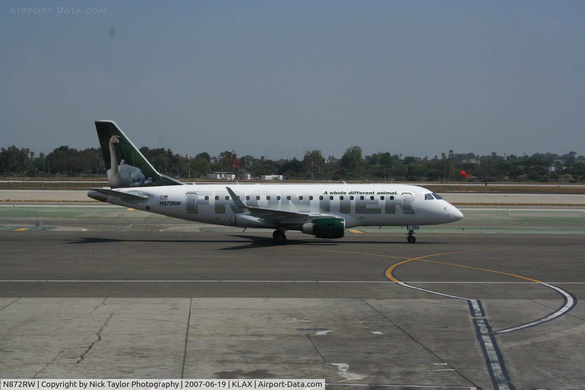 N872RW, 2006 Embraer ERJ 170-100 SE C/N 17000143, Taxiing to the gate at terminal 3