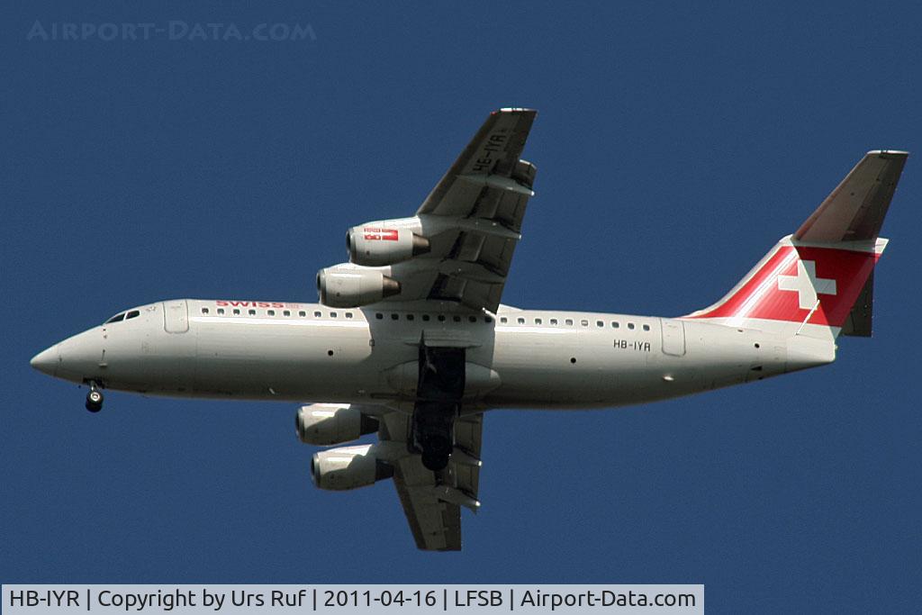 HB-IYR, 2001 British Aerospace Avro 146-RJ100 C/N E3382, on final for rwy 15