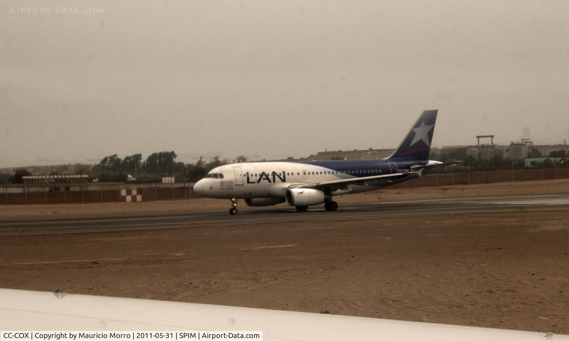 CC-COX, 2003 Airbus A319-132 C/N 2096, Airbus 319 ready for take off Rwy 15 Jorge Chavez