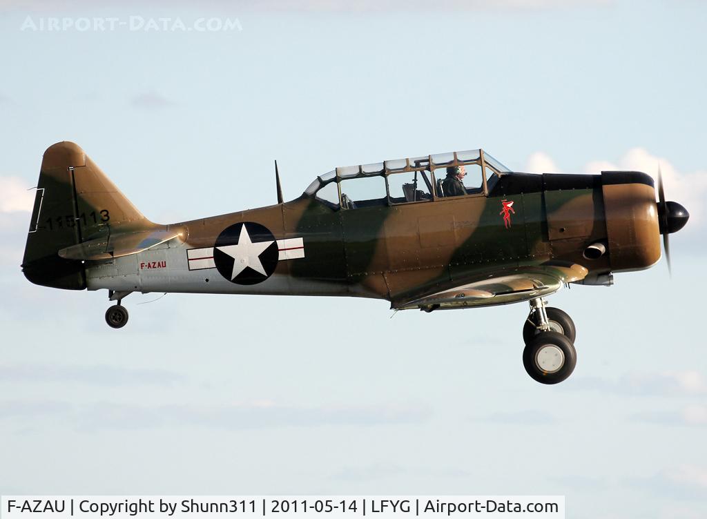 F-AZAU, 1951 North American T-6G Texan C/N 182-800, Taking off rwy 26 for demo flight...