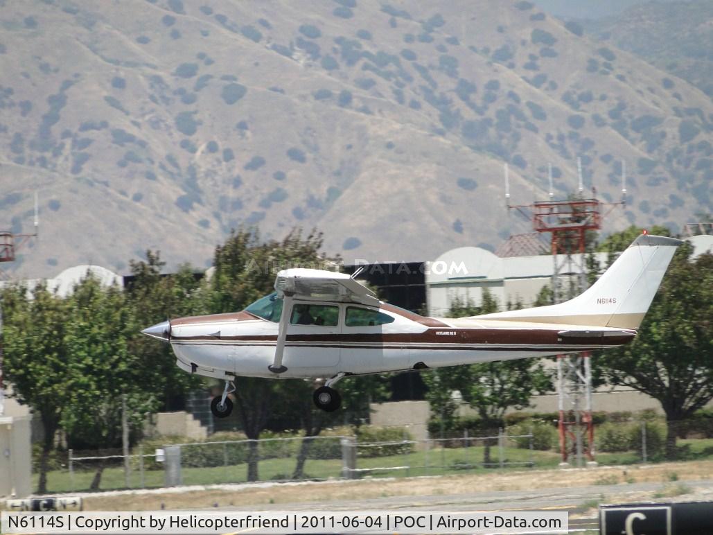 N6114S, 1980 Cessna TR182 Turbo Skylane RG C/N R18201616, Taking off westbound from runway 26L