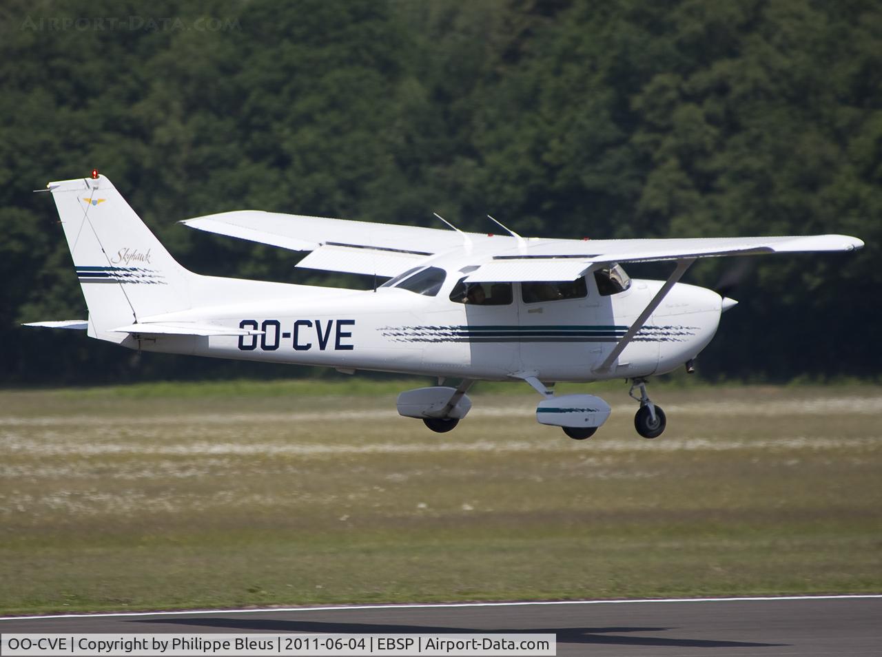 OO-CVE, Cessna 172R Skyhawk C/N 17280182, About to touch down on rwy 05.
